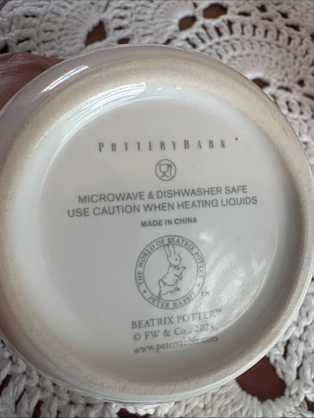 Pottery Barn Set Of 2 Beatrix Potter Peter Rabbit Stoneware Coffee Mugs